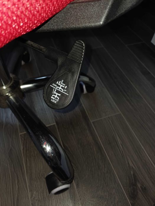 Офис стол – купен на 28.04.2025 г. за 150 лв. с ганрацнионна карта