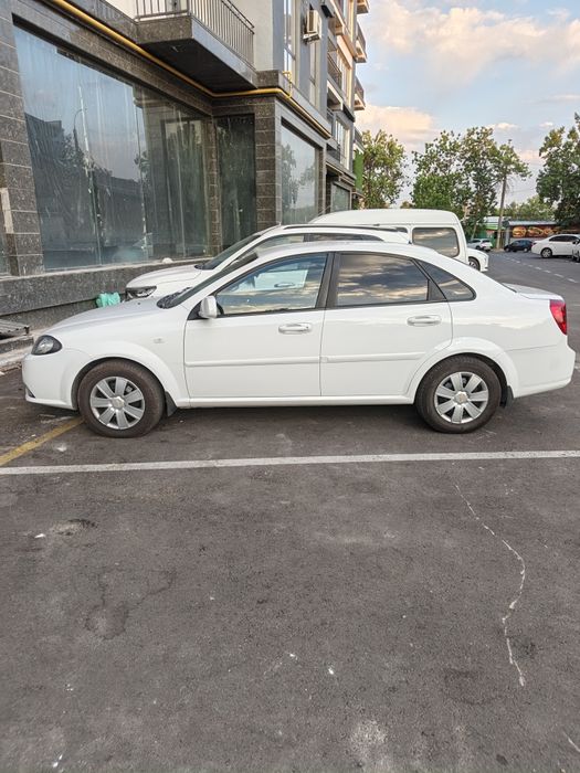 Автомабил Шевролет жентра