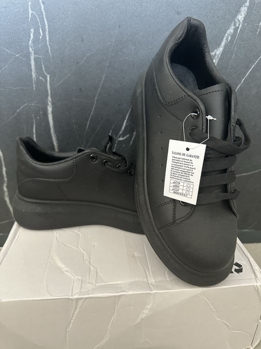 Adidași sport , noi