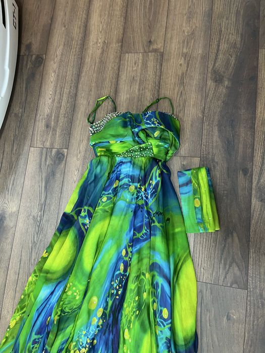 Официална или бална рокля