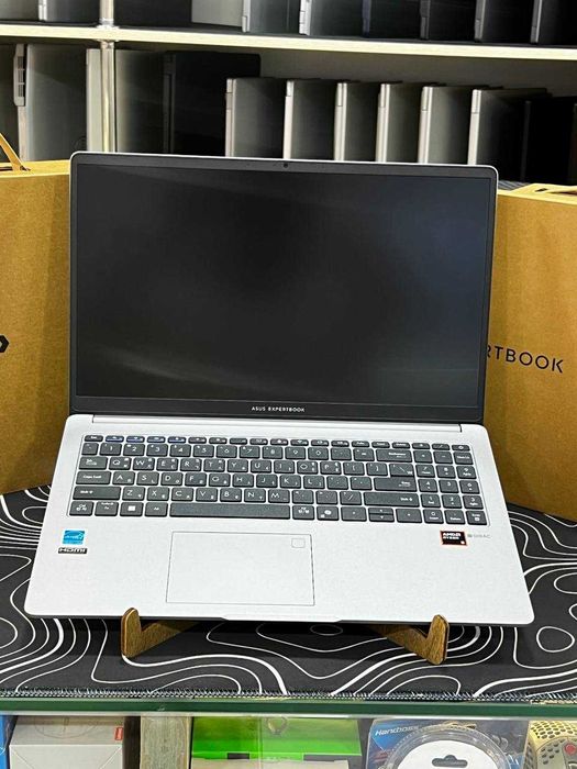 Asus Expertbook R5 150 DDR5 8GB SSD Nvme 512GB 15'6 FHD WV