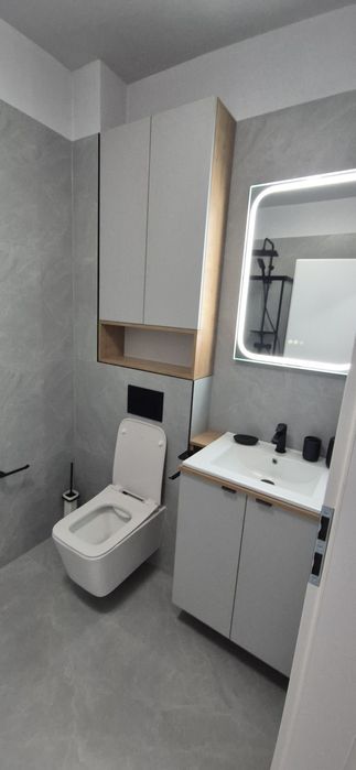 Închiriez apartament 2 camere Grand Hill Oradea cu loc de parcare