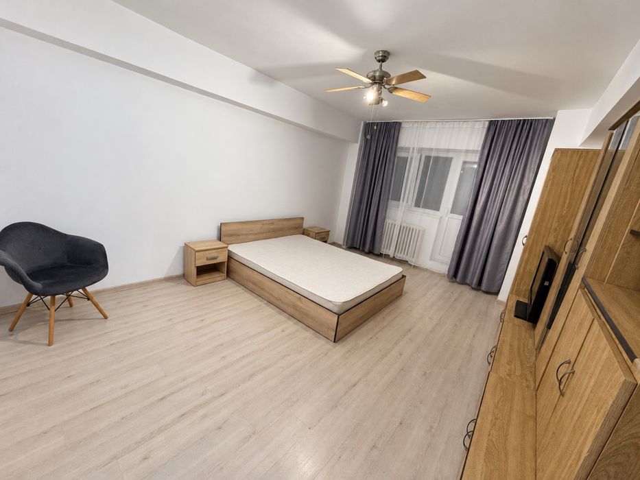 Apartament de închiriat – 35 m² + balcon, zona Spitalului Județean – 320 €/lună