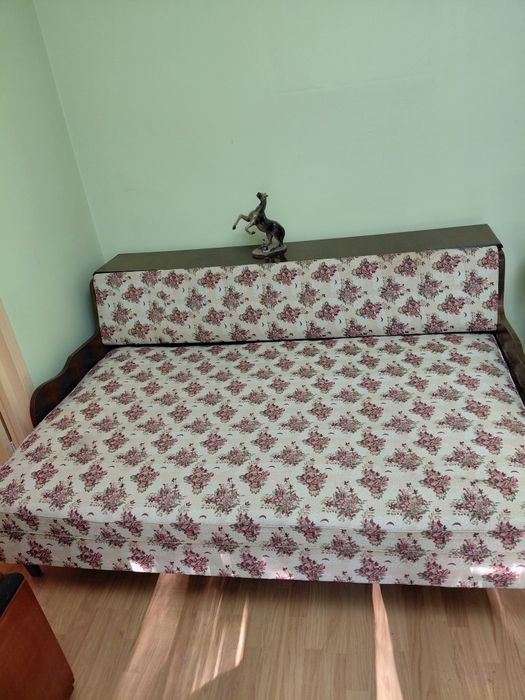 Pat extensibil cu lada 1.25m x 2m in stare buna