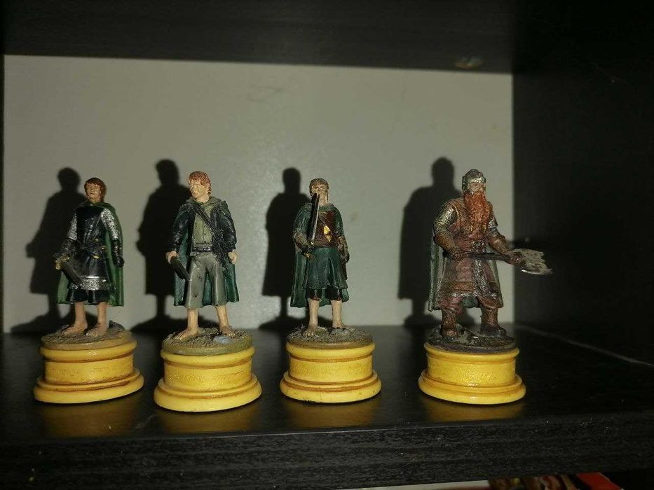 Vând colecția figurine Lord of the Rings