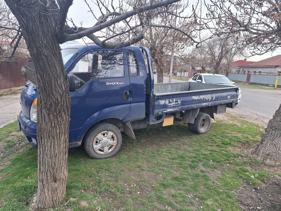 Продам машину кия бонго