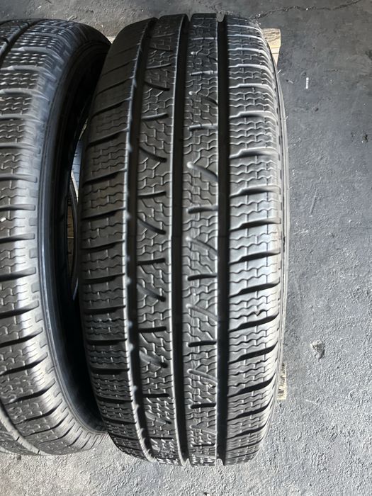 2 anvelope iarna 205/65/16C Pirelli 8 mm!