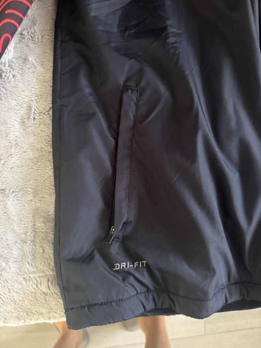 Спортно Яке Nike