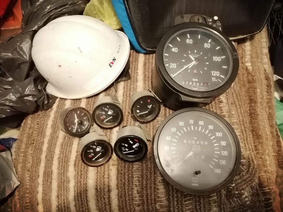 Мерцедес 207 на части