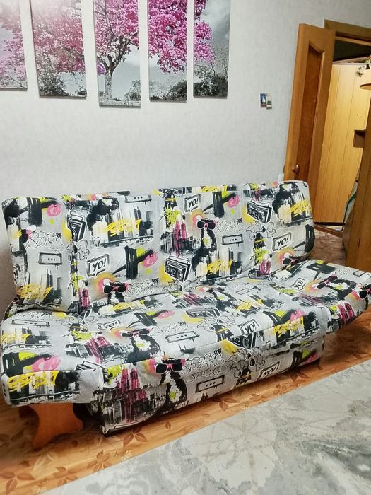 Срочно продам диван