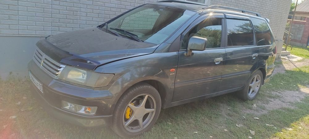 Mitsubishi space wagon