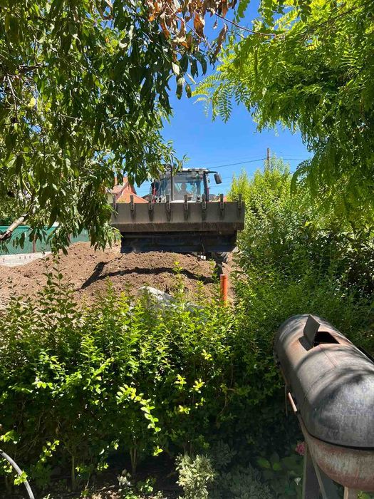 Услуги с комбиниран багер и самосвал