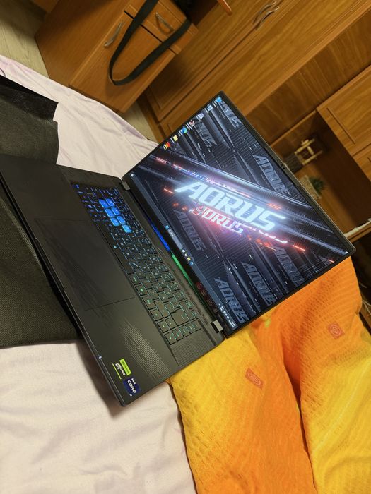Laptop gaming gigabyte aorus i9 14900