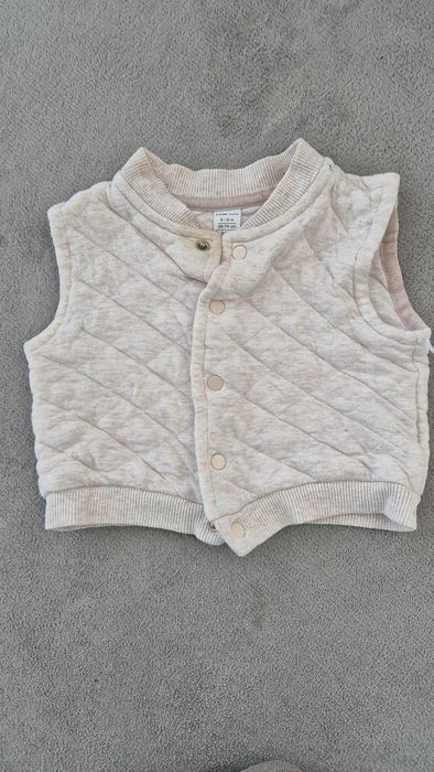 Бодита с къс и дълък ръкав и дрешки 9-12 месеца