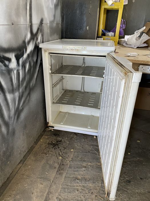 Продам морозильник