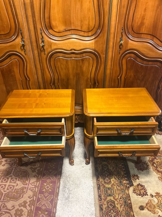 Масивни нощни шкафчета