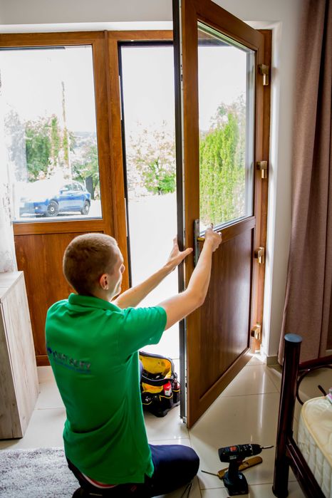 Deblocări usi  Reparații uși Schimbat sisteme de inchidere