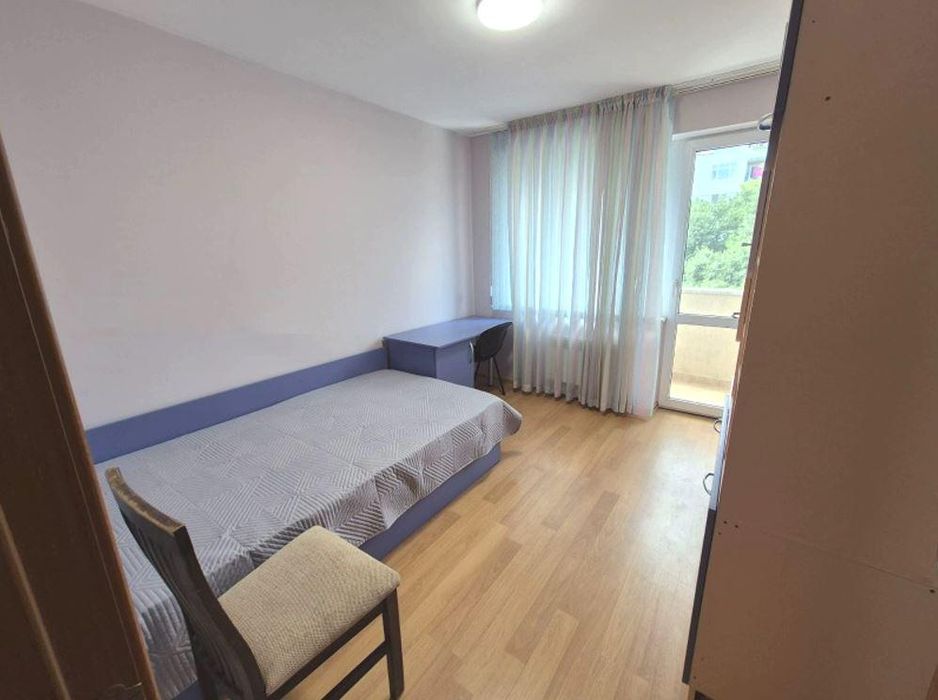 Дава се под наем Тристаен апартамент в Варна, Цветен квартал - 95 кв.м за 650 € - Снимка #4