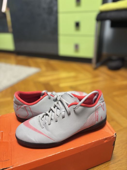Футболни обувки стоножки Nike Mercurial 39