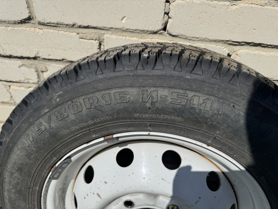 Продам резину с шипами И511 R16