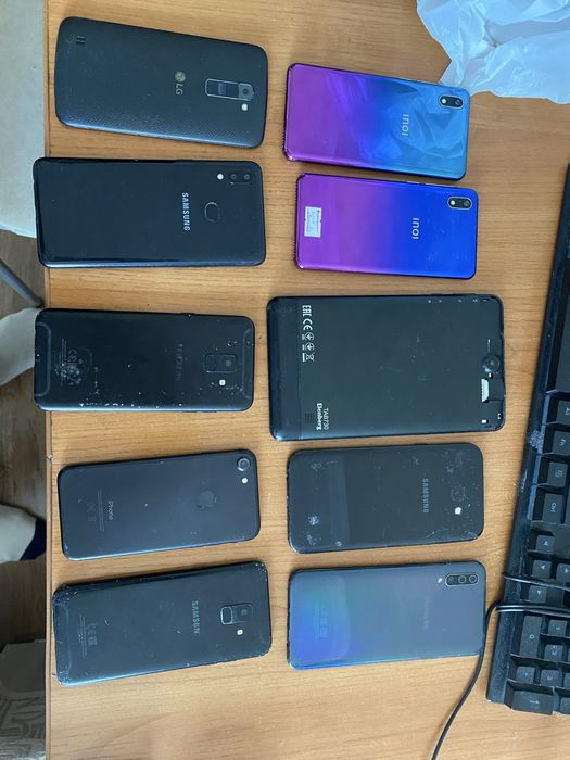 Продам телефоны не рабочие