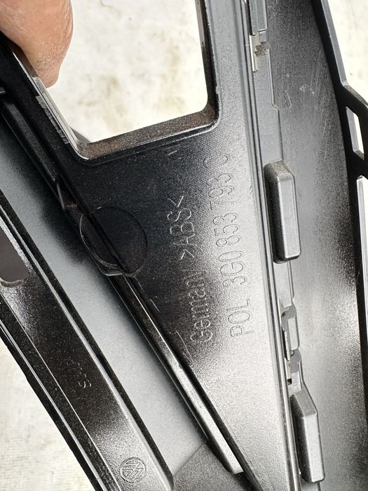 Grilă proiector stânga vw passat b8.r linne.facelift.cod:3g0853793.c.