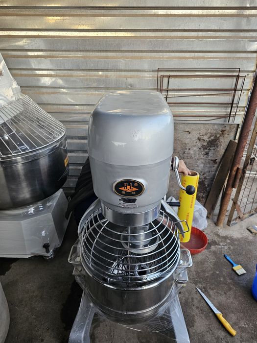 Pishiriq va boshqa turdagi maxsulot uchun mikser