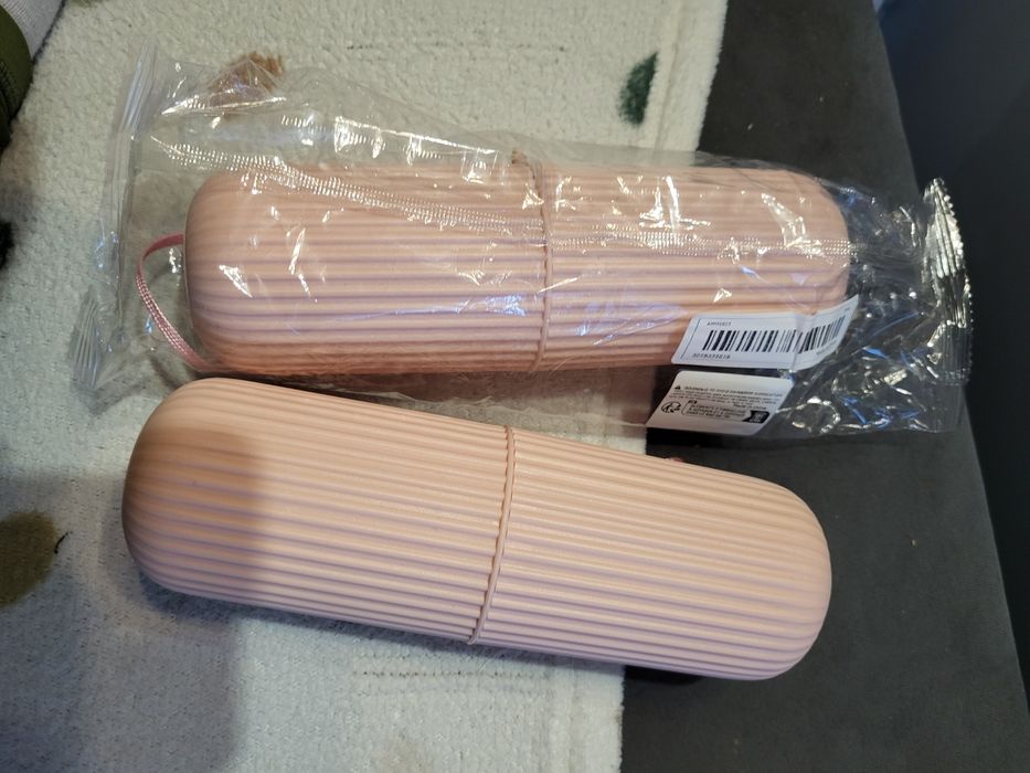 Travel mug pentru periuta