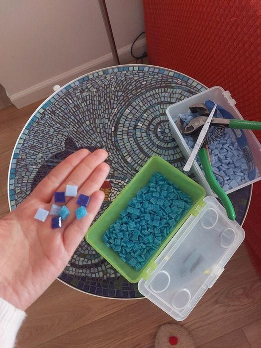 Masă Mozaic cu Pește Koi (Unicat, Lucrată Manual, cimentată)