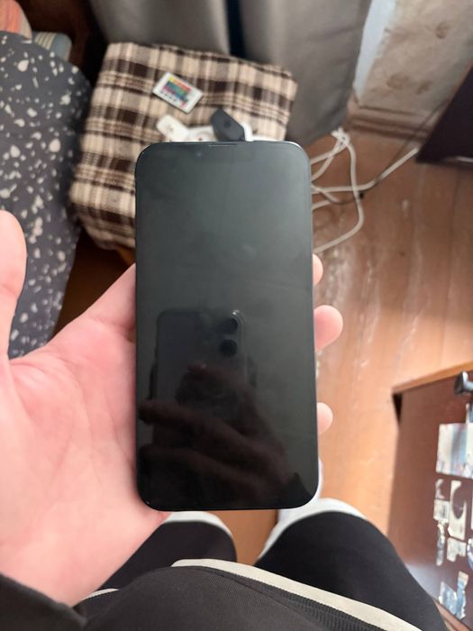 Продам айфон 13.