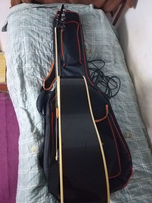 Akustik gitara (Stratos)