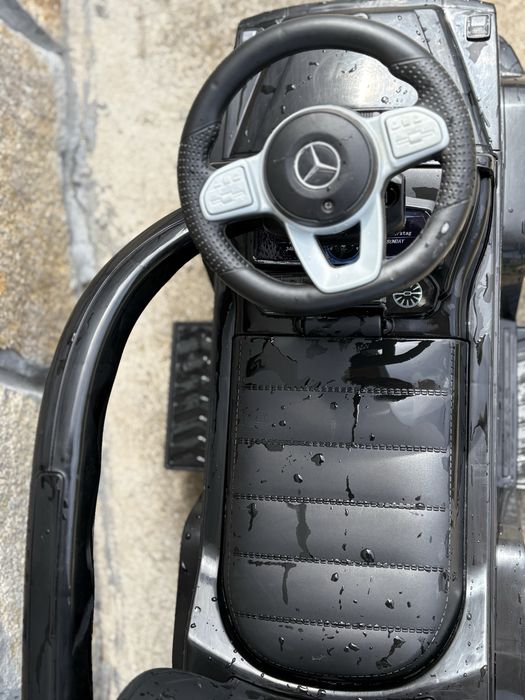Продавам детска кола за бутане Mercedes G-Class