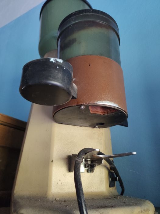 Продавам професионална кафемелачка с дозатор