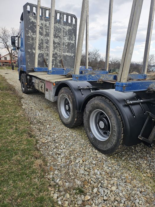 Camion Forestier VOLVO FH16