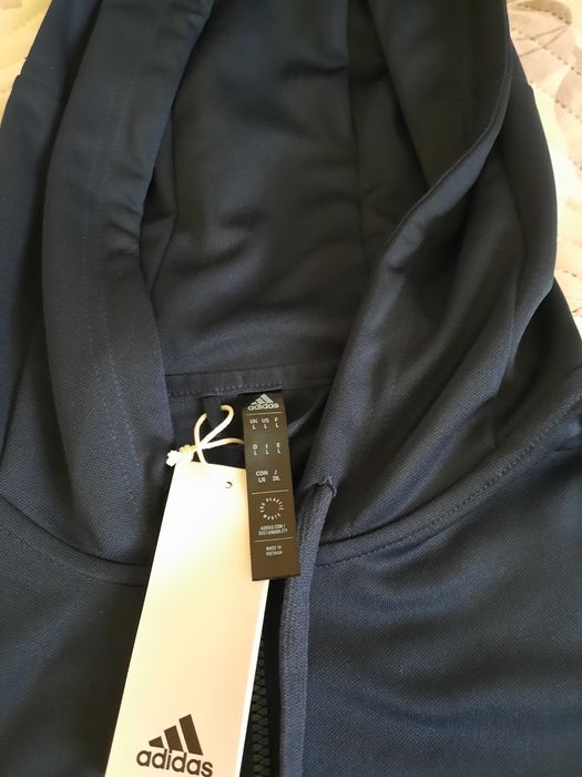 Екип на марката Adidas