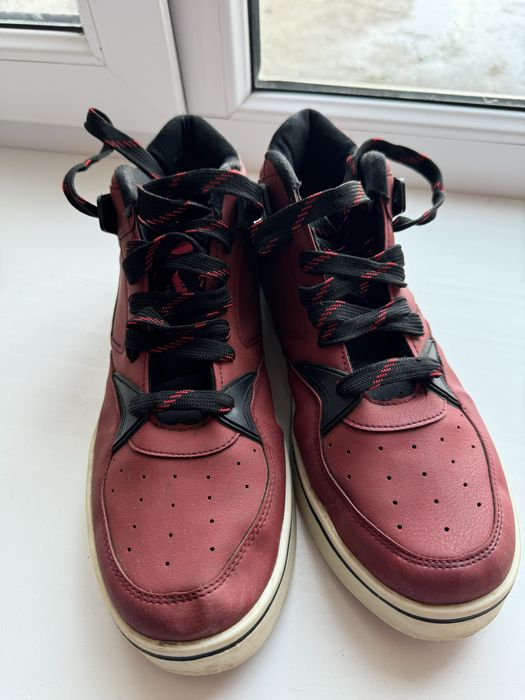 Продам кроссовки