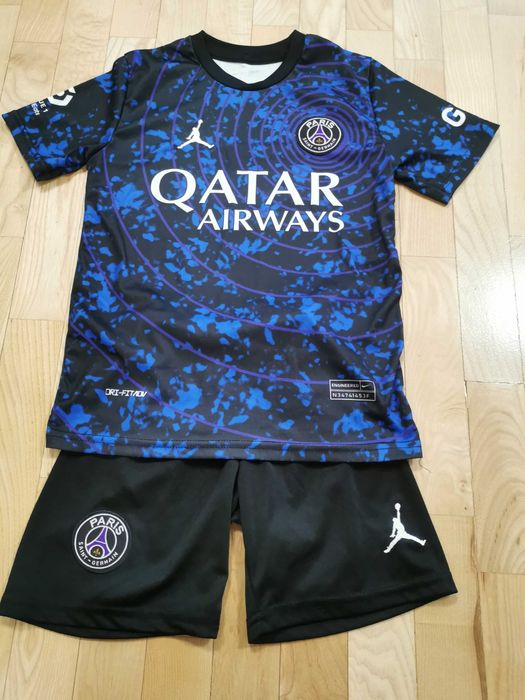 Детски футболен екип