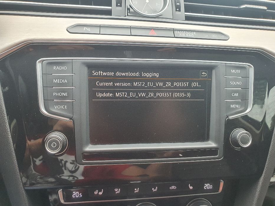 Display MIB 2  VW PASSAT B8 / 2016 , unitate torpedou și rama.