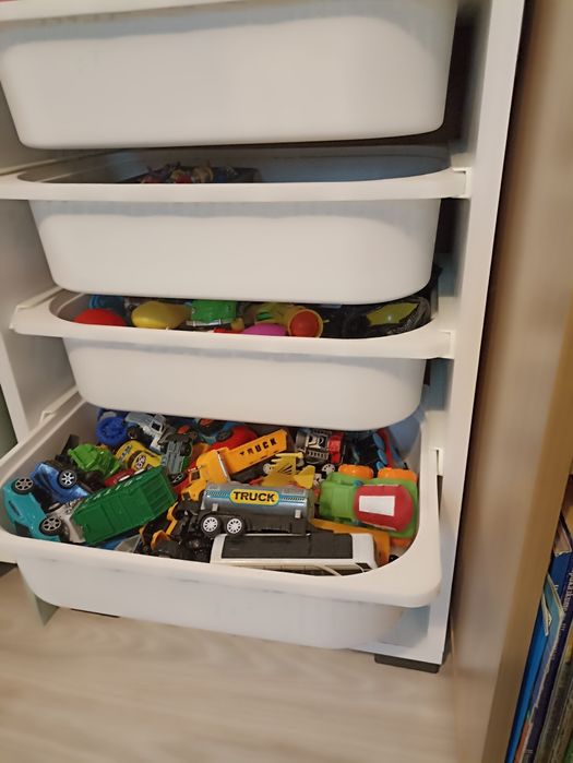 Шкаф за играчки  с кутии