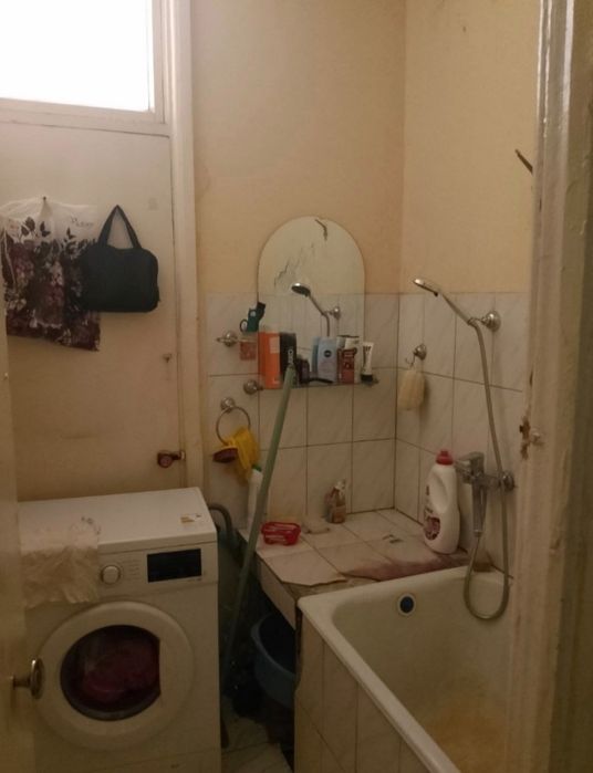 Чилонзор метро 2х комнатная.  С подселением  парням семья. Без детей