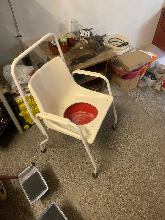 Помощни средства за възрастни и трудно подвижни хора