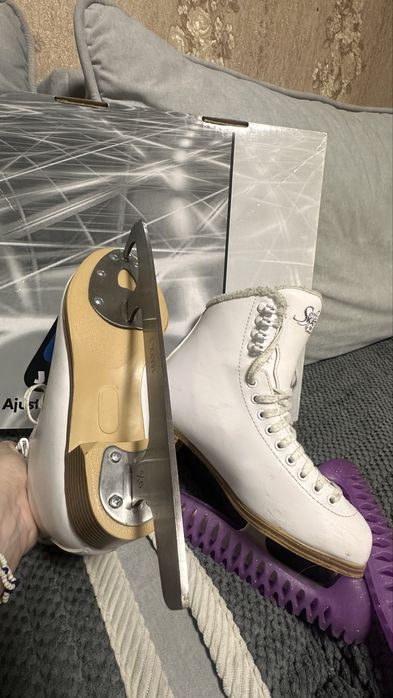 Продам Профессиональные коньки Jackson