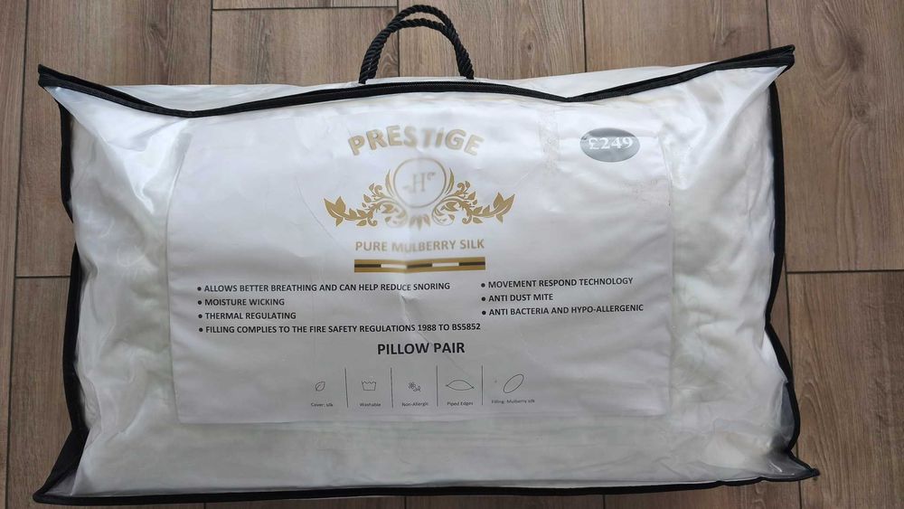 копринена възглавница с пълнеж от черничева коприна Prestige Pillows