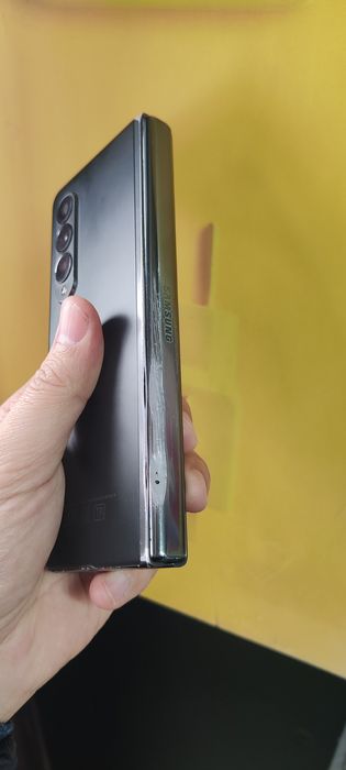 Продам Самсунг Z Fold 3.