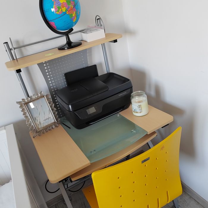 Vind birou rezistent
