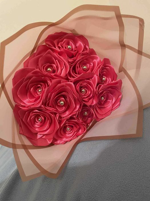 Trandafiri de satin si bratari lucrate manual