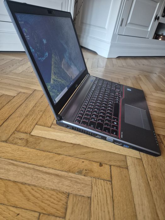 Laptop Fujitsu i5 ssd ddr4