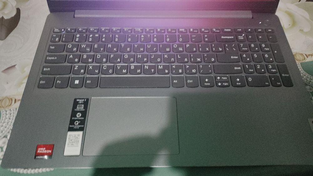 Lenovo ideapad 3 8/256ssd + 1tb hard