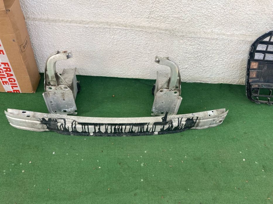 Audi  C7-Grilă centrală plus armătura bară față