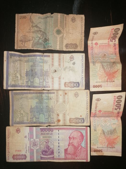 Bagnote vechi pentru colecție.